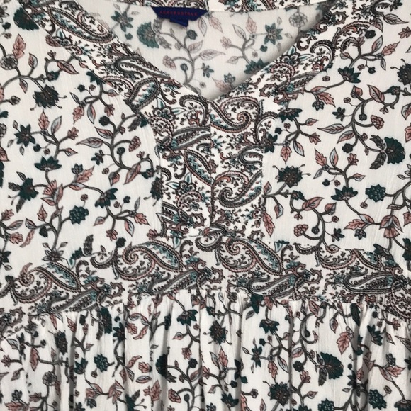 ☀️3/$20 Aeropostale Floral Long Sleeve - Picture 2 of 4